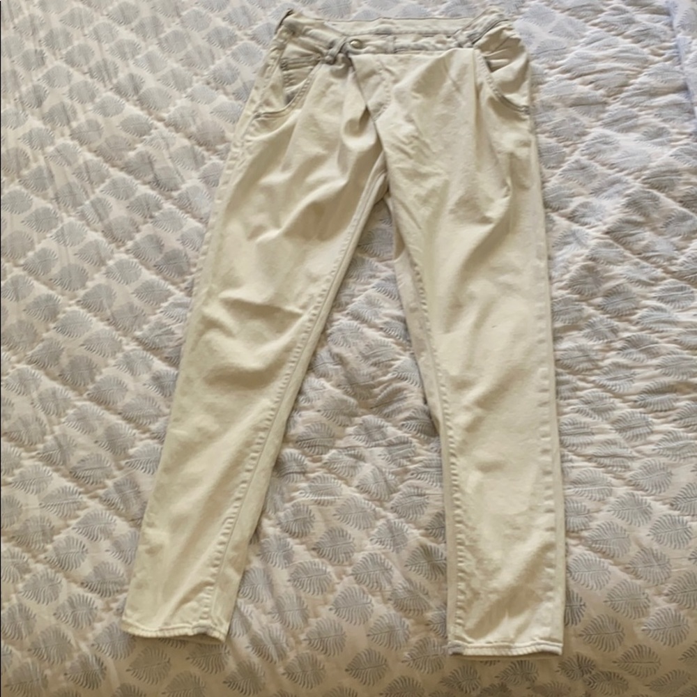 R13 Crossover Asymmetric light wash (white) Jean